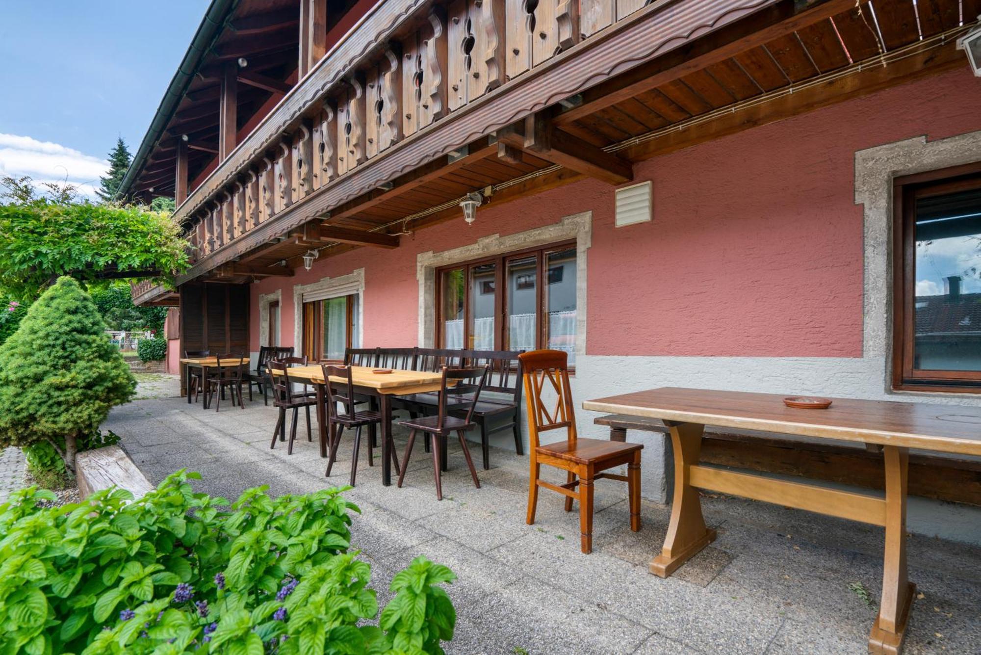 Hotel Knoedelhof Putzbrunn Exterior foto